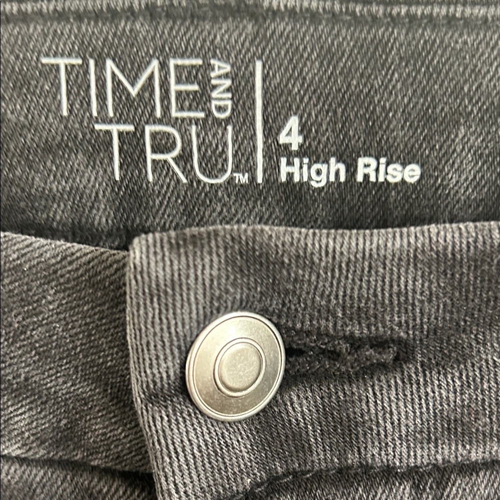 Time and Tru Black High-Rise Wide-Leg Jeans with Raw Hem - Picture 2 of 7
